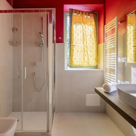 Segnavento -rooms And A Vicino Saluzzo Guest house